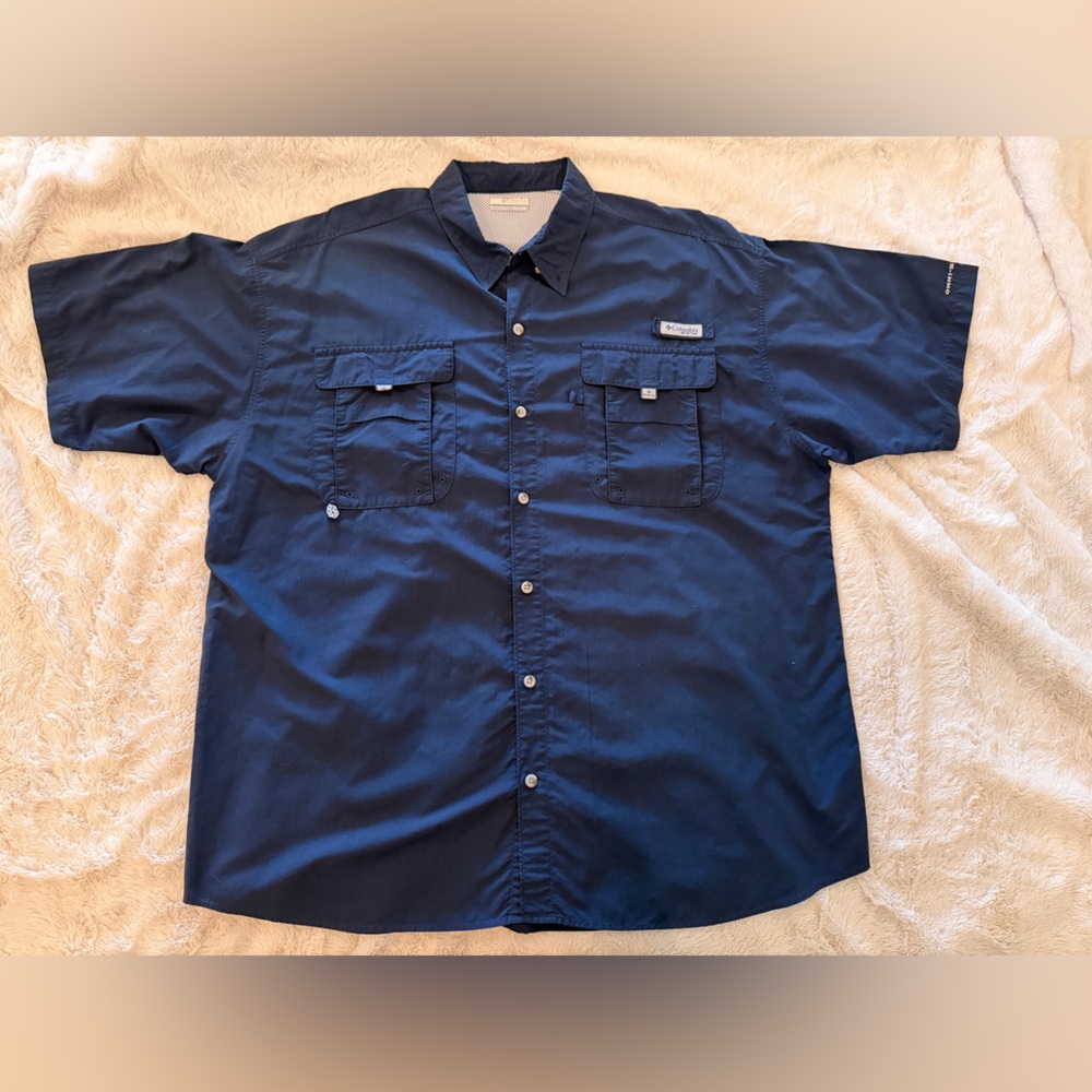 Columbia Navy Short Sleeve Fishing Shirt with Chest Pockets
